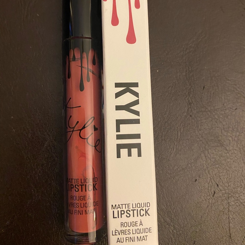 Kylie matte liquid matte lipstick posie K